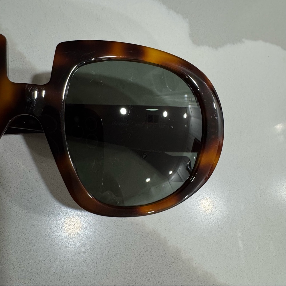 LOEWE Tortoiseshell Round Sunglasses - Picture 3 of 11